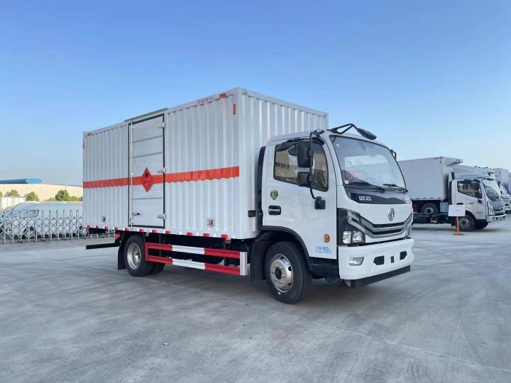 5.2米易燃?xì)怏w廂式車(chē)/二類(lèi)危險(xiǎn)車(chē)